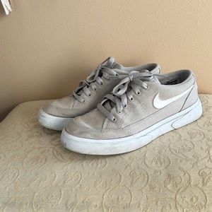 Nike tan sneakers